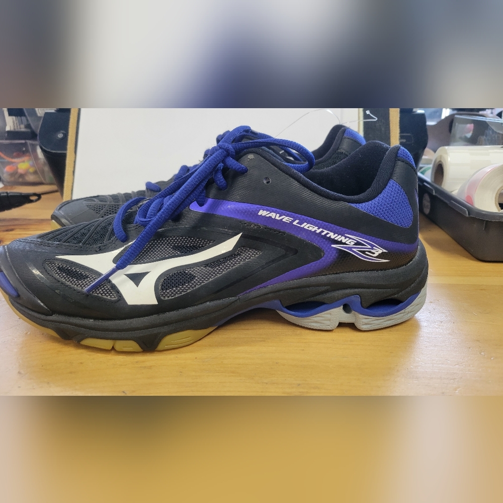 Mizuno Wave Lightning Z Black and Blue Athletic Shoes